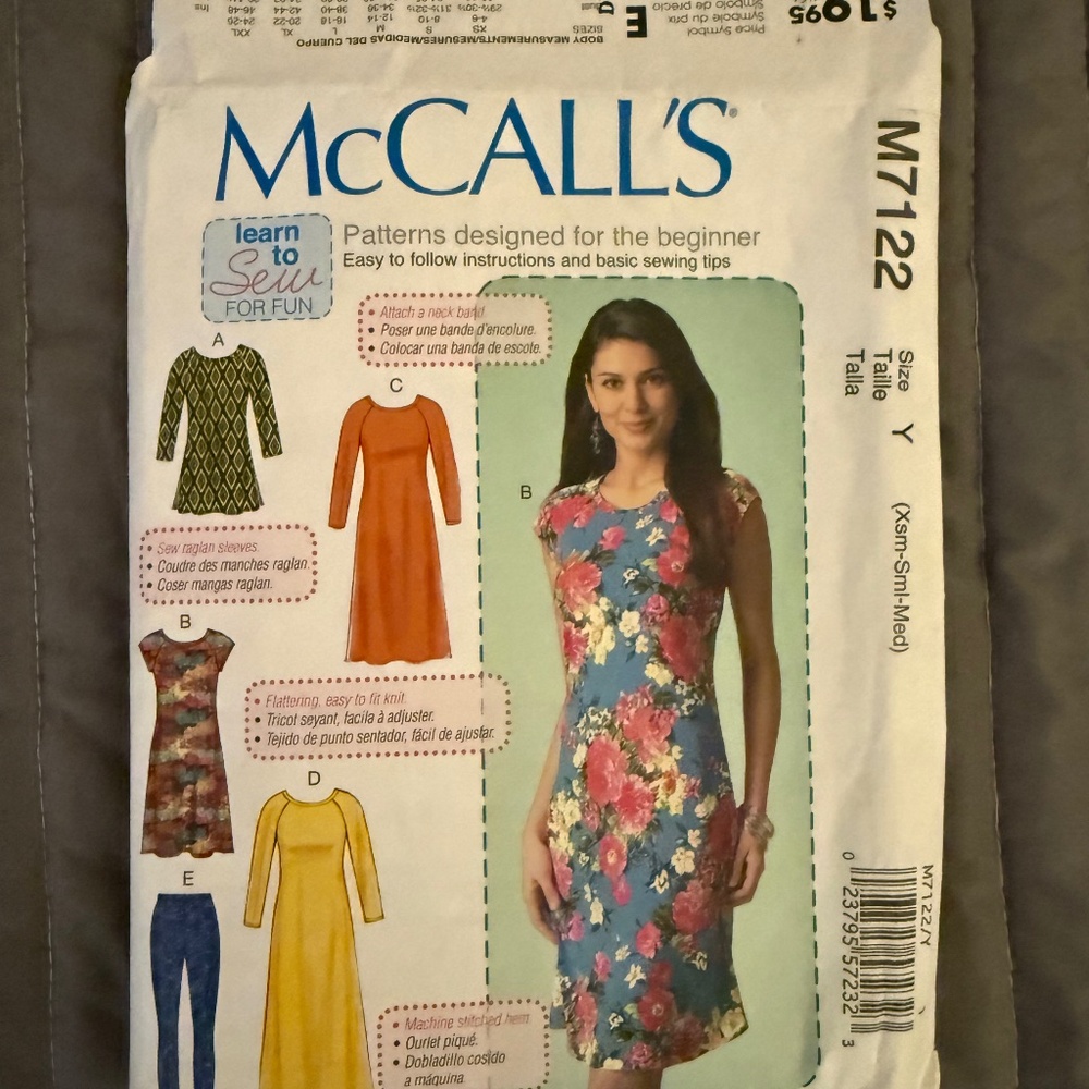 MCCALLS SEMI-FITTED DRESS M7122